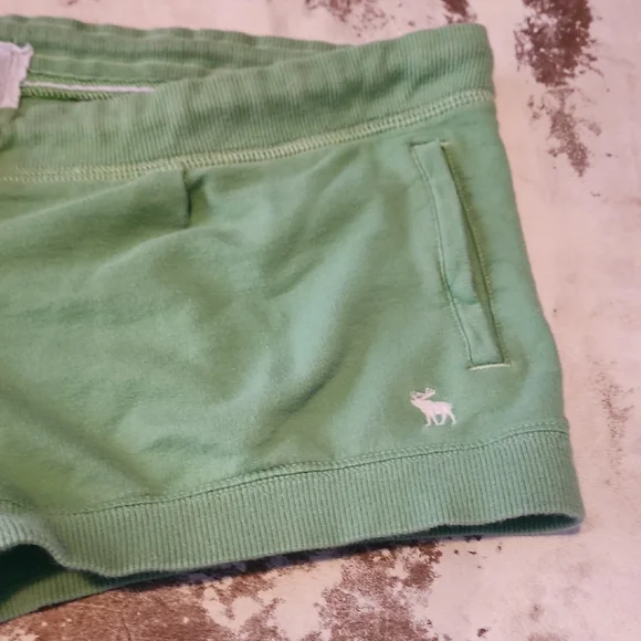 Abercrombie & Fitch Women's NY Athletic Short Shorts. Size: L